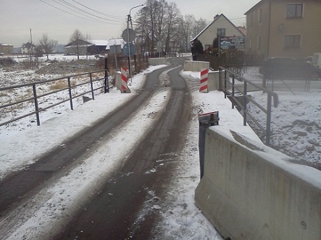 most drogowy nad rzeką most drogowy nad rzeką Dokawą w Jankowicach w Gminie Pszczyna